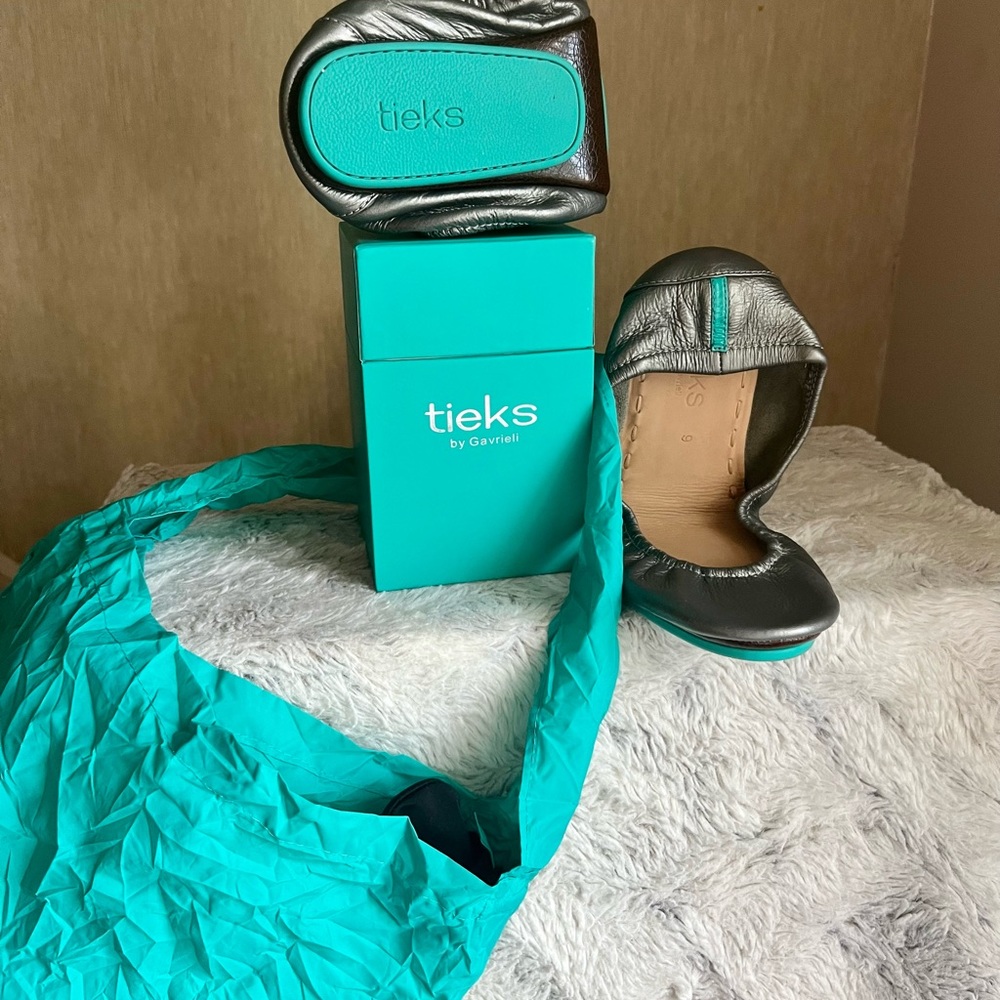 New Teiks - metallic Pewter- size 9